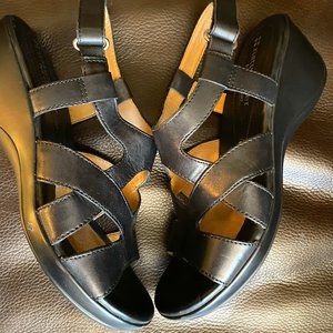 Naturalizer Tanner N5 Comfort Black Strappy Sandal